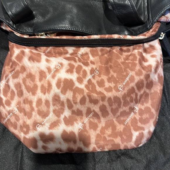 B Makowsky leather bag 17x13x4 - Picture 9 of 14